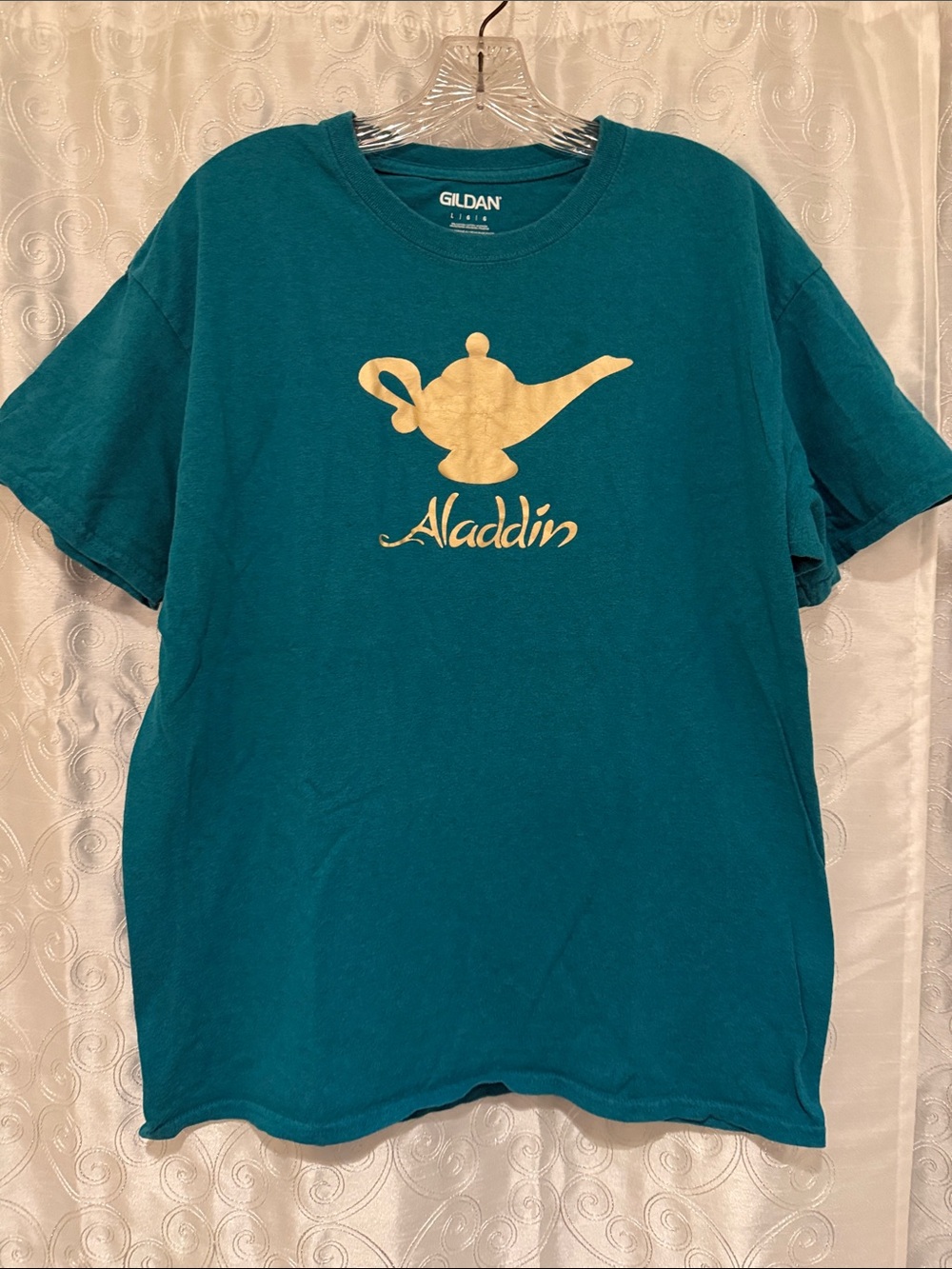 Gildan Teal Disney T-Shirt with Gold Aladdin Lamp Graphic Adult Size L 🔥 G11